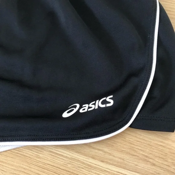 Asics Lightweight Shorts - Picture 2 of 5